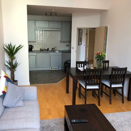 Stylish City Centre Apartment Cardiff Bagian luar foto