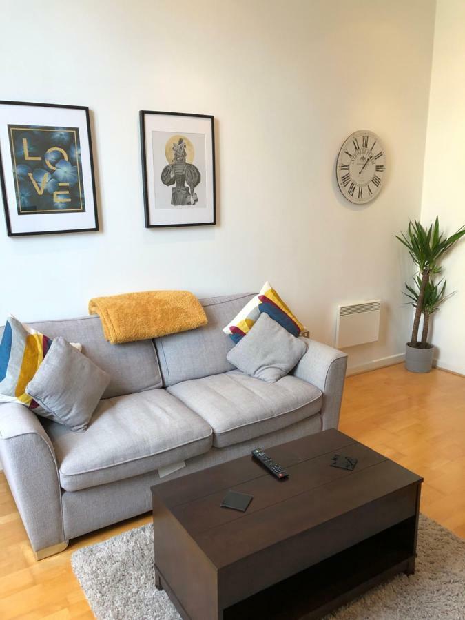 Stylish City Centre Apartment Cardiff Bagian luar foto