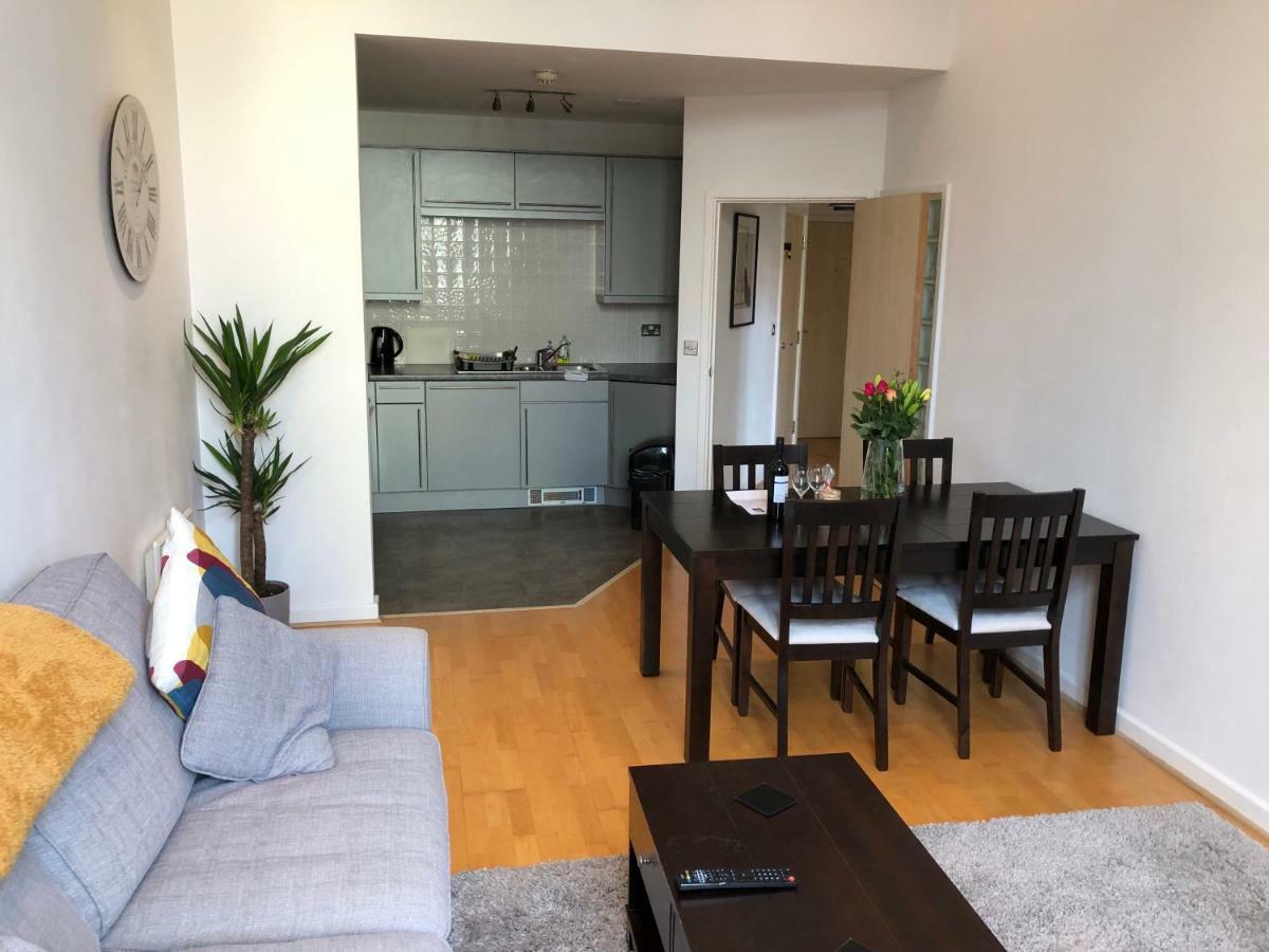 Stylish City Centre Apartment Cardiff Bagian luar foto