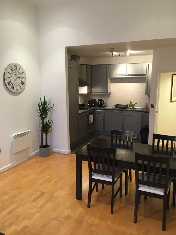 Stylish City Centre Apartment Cardiff Bagian luar foto