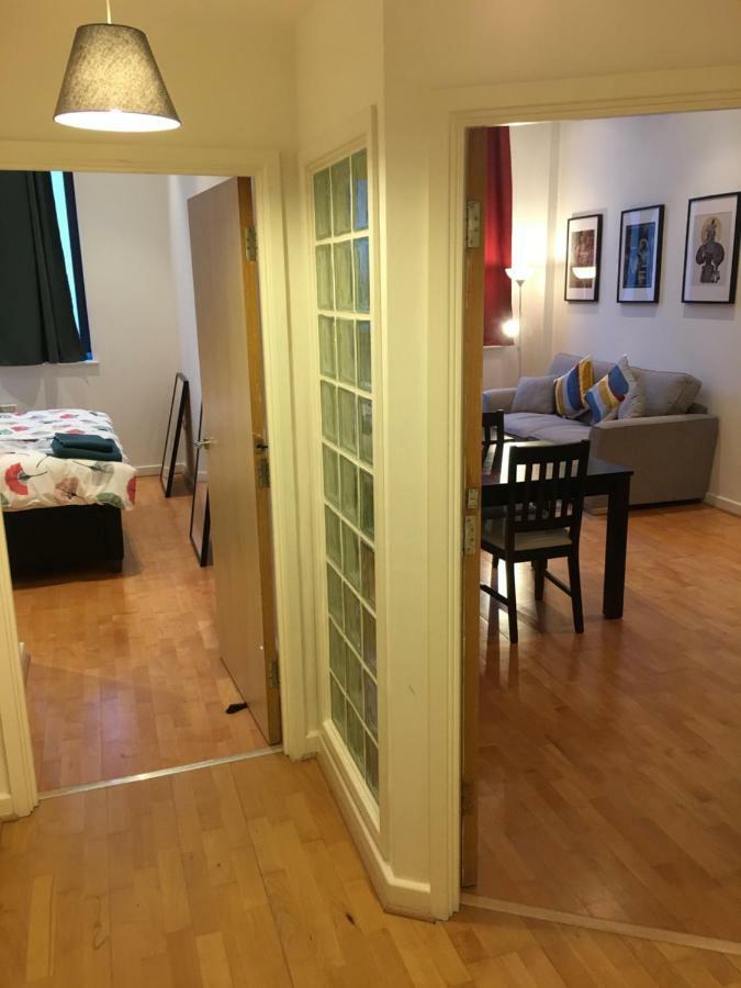 Stylish City Centre Apartment Cardiff Bagian luar foto