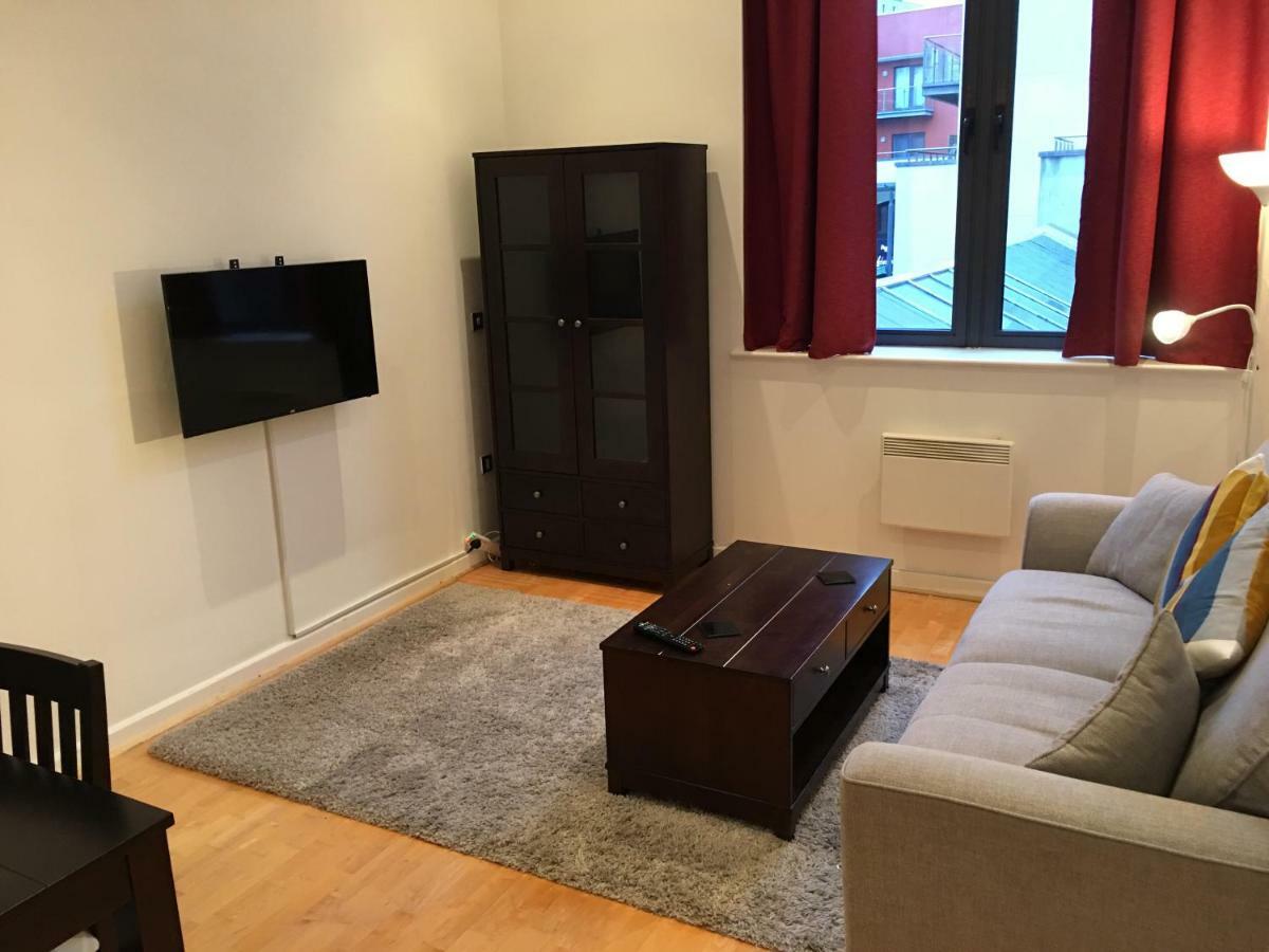 Stylish City Centre Apartment Cardiff Bagian luar foto