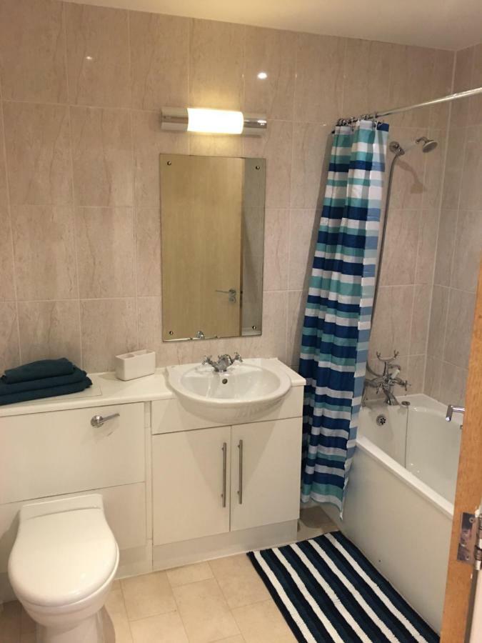 Stylish City Centre Apartment Cardiff Bagian luar foto